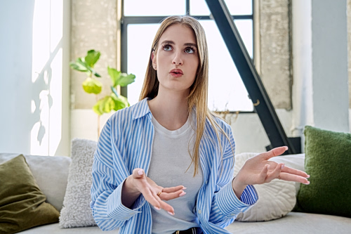 Ομιλία: Το να μιλάμε δυνατά στον εαυτό μας έχει οφέλη