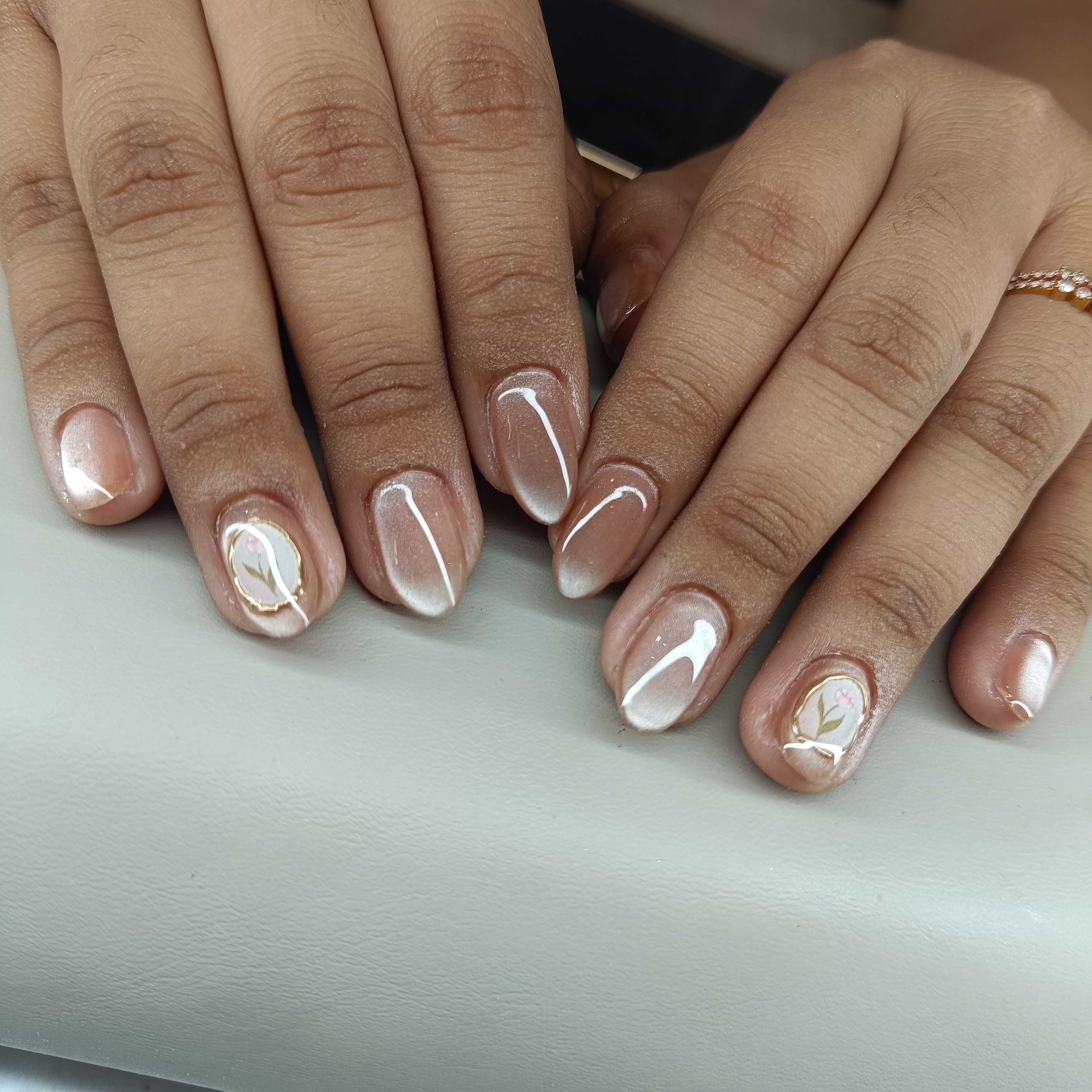 Phantom French manicure: Απογειώστε το γαλλικό σας με το πιο κομψό nail trend