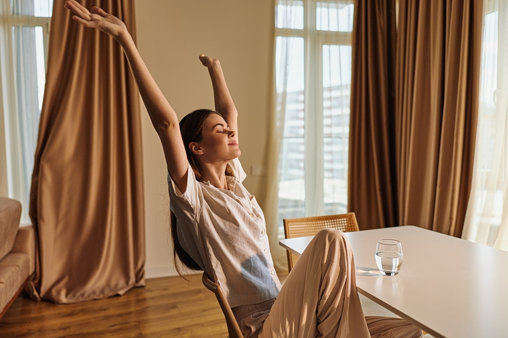 Αγκαλιάζοντας το “soft living”: 9 πρωινές συνήθειες που θα κάνουν τη μέρα σας ομορφότερη