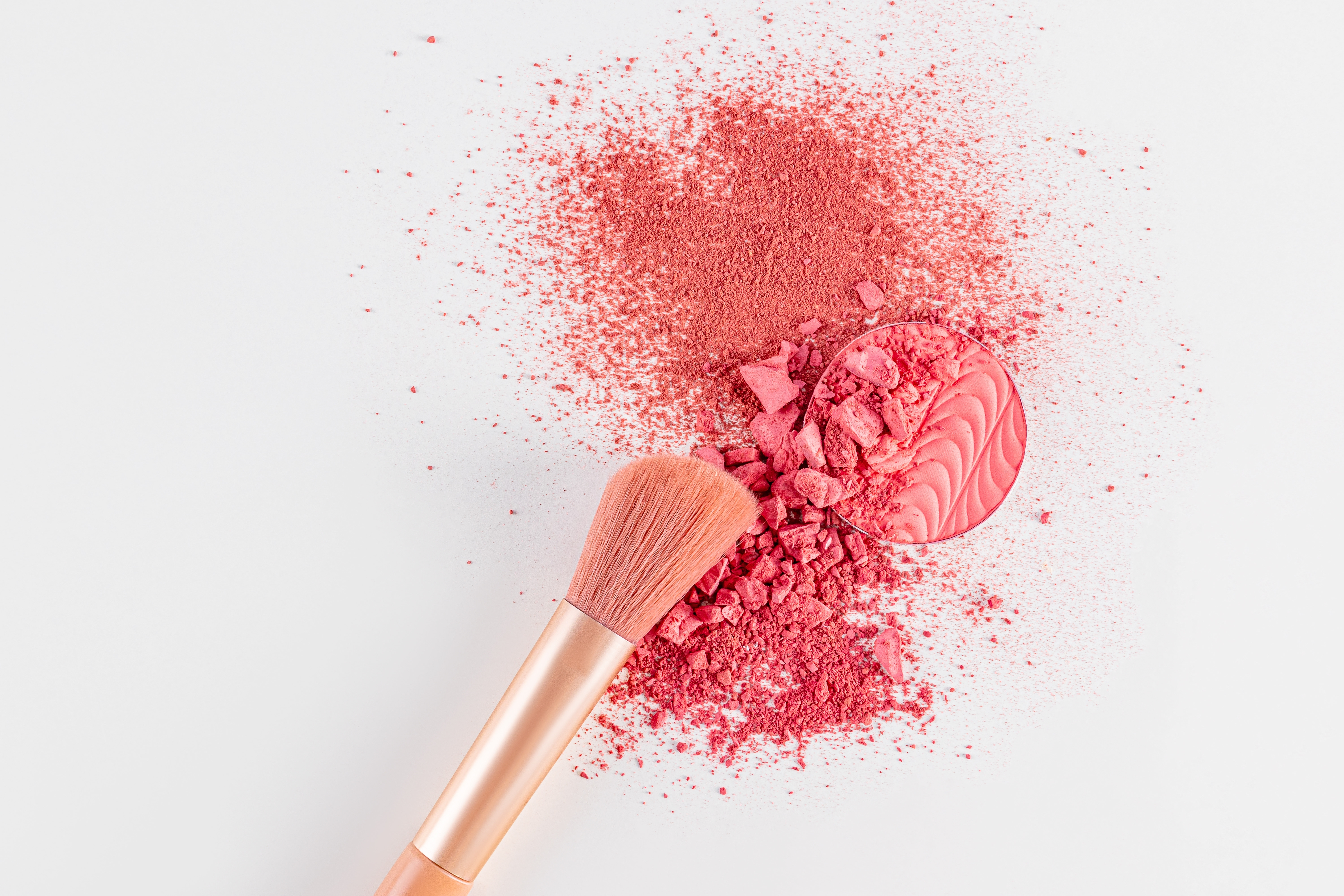 Πώς θα εφαρμόσετε το ρουζ για να φέρετε τη φρεσκάδα στο πρόσωπό σας