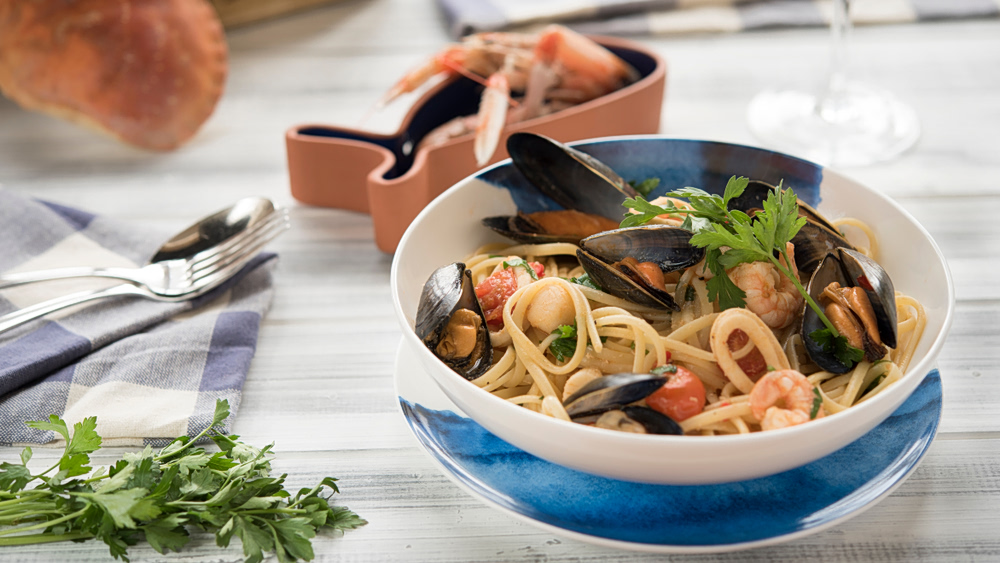 Λινγκουίνι με θαλασσινά