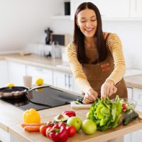 Βραδινό: Πότε είναι καλύτερα να τρώμε για βράδυ;