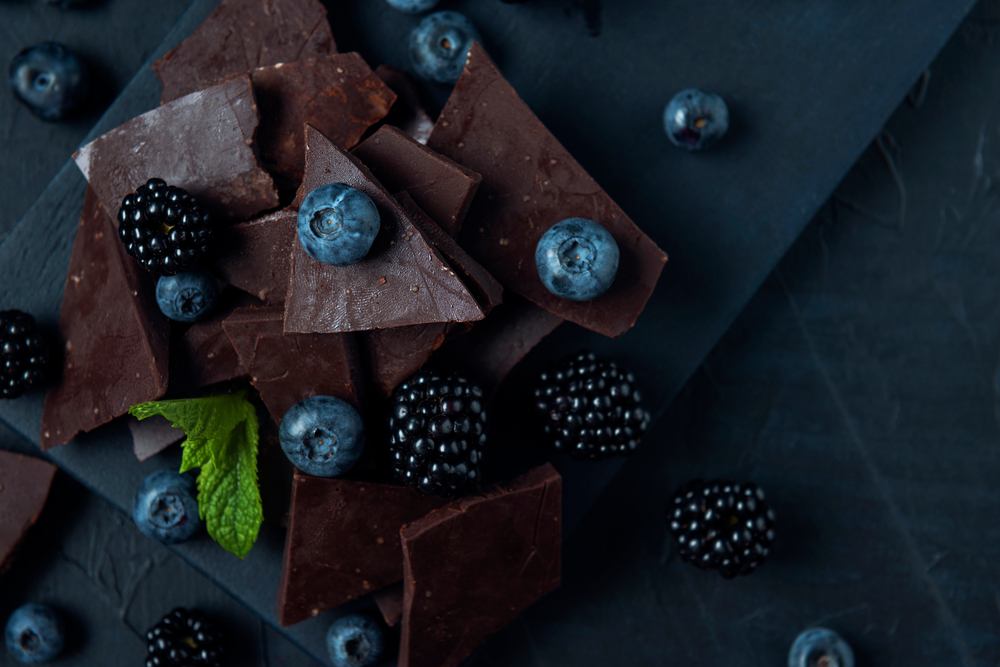 Μαύρη σοκολάτα: Νέα έρευνα λέει ότι μπορεί να ρίξει την «κακή» LDL χοληστερόλη