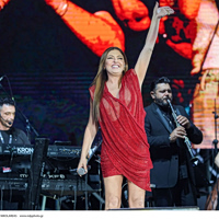 Έλενα Παπαρίζου: Ξανά στο νοσοκομείο η τραγουδίστρια