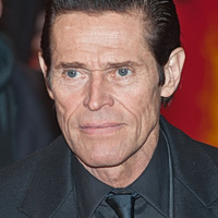 Γουίλεμ Νταφόε: Εξακολουθώ να πιστεύω στη δύναμη του θεάτρου