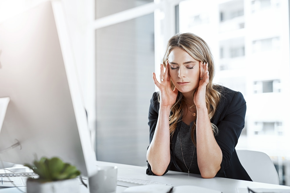 Ο εγκέφαλος στην εποχή του burnout: 5 τρόποι να τον προστατεύσεις