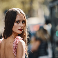 French girl hair: Το αβίαστο στιλ μαλλιών που αποθεώθηκε στην Εβδομάδα Μόδας στο Παρίσι