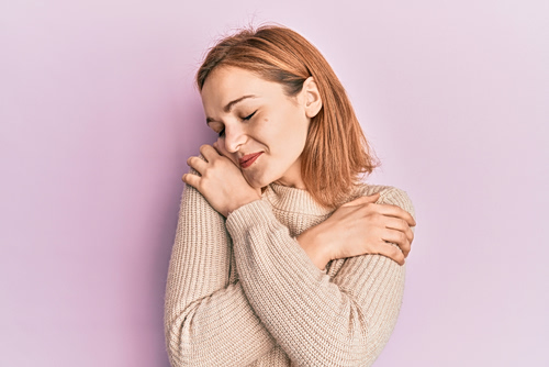 Αυτοσυμπόνια: «Αγαπώ εμένα» σημαίνει «αγαπώ και τον άλλο»;