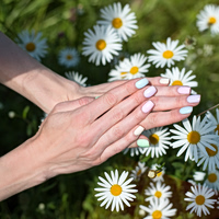 Ετοιμάζεστε για ταξίδι; Αυτά είναι τα nail designs για να υιοθετήσετε