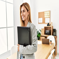 Gen Z: Πιο αισιόδοξες για το μέλλον οι νέες γυναίκες;