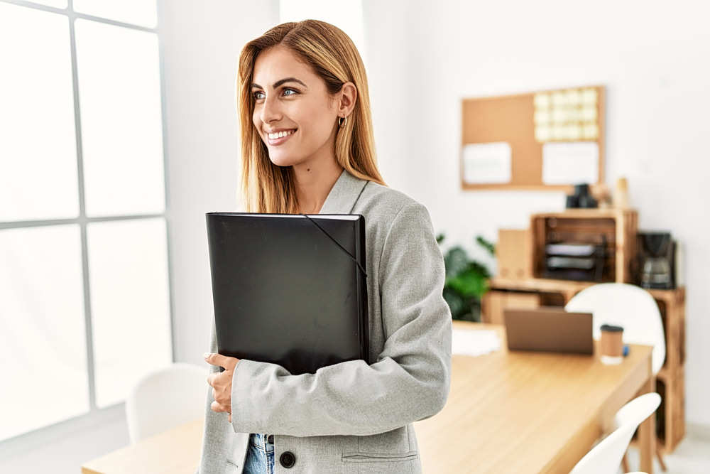 Gen Z: Πιο αισιόδοξες για το μέλλον οι νέες γυναίκες;