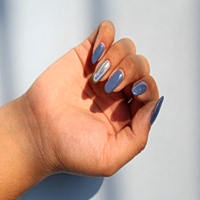 Τα nail designs που θα κάνουν τα κοντά νύχια σας να δείχνουν πιο μακριά