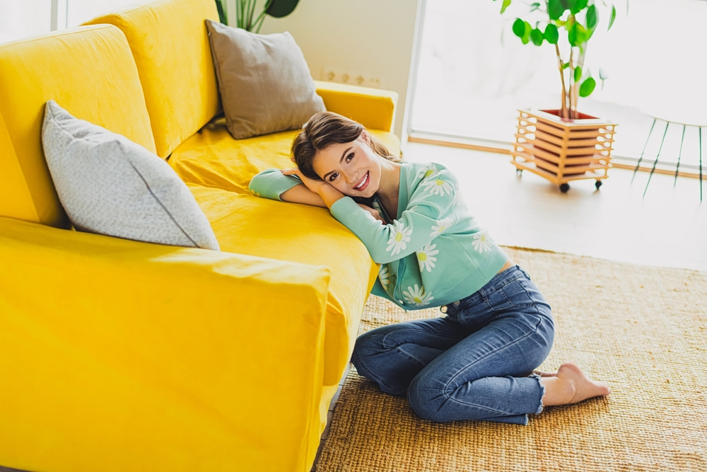 Στάση σώματος: Πώς το καθόμαστε έστω και λίγο στο πάτωμα μπορεί να τη βελτιώσει