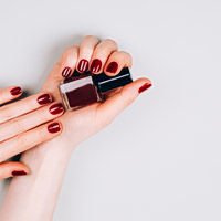 Pinotage: Το απροσδόκητο χρώμα νυχιών για την άνοιξη