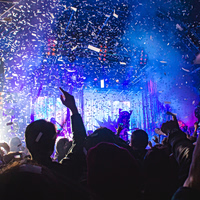 Καταστροφικό kiss cam: «Με κορόιδεψε» λέει η γυναίκα του σκανδάλου των Coldplay