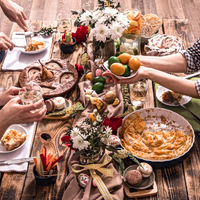 Πασχαλινό τραπέζι: Tips για ομαλή μετάβαση από τη νηστεία