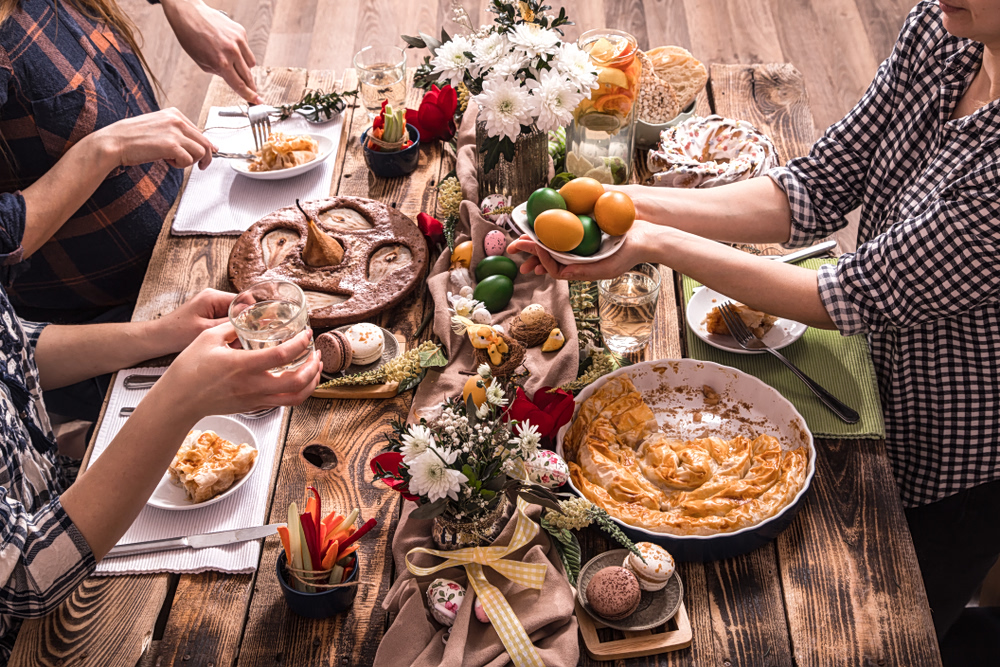 Πασχαλινό τραπέζι: Tips για ομαλή μετάβαση από τη νηστεία