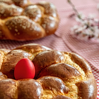 Πασχαλινό τσουρέκι με μαστίχα