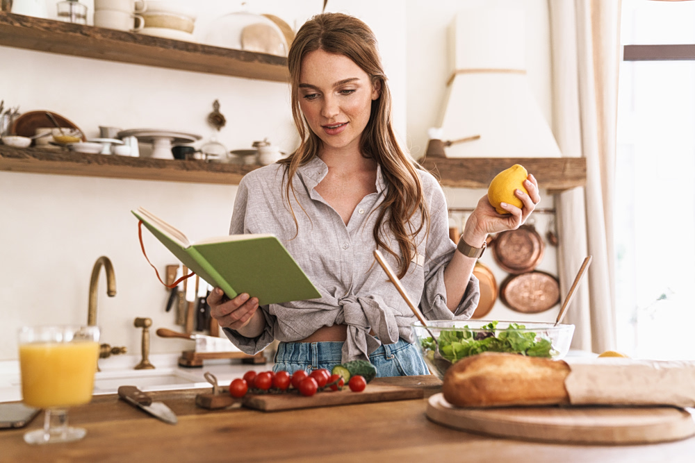 Τρως το ίδιο, χάνεις περισσότερο: Η κίνηση που «ρίχνει» 300 θερμίδες χωρίς στέρηση