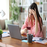 Χρήματα: Όταν λείπουν απ’ την τσέπη μας, βλάπτουν το μυαλό μας