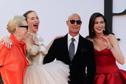 Στάνλεϊ Τούτσι: Η Αν Χάθαγουεϊ αστειεύτηκε λέγοντας ότι αυτός ήταν η «ντίβα»