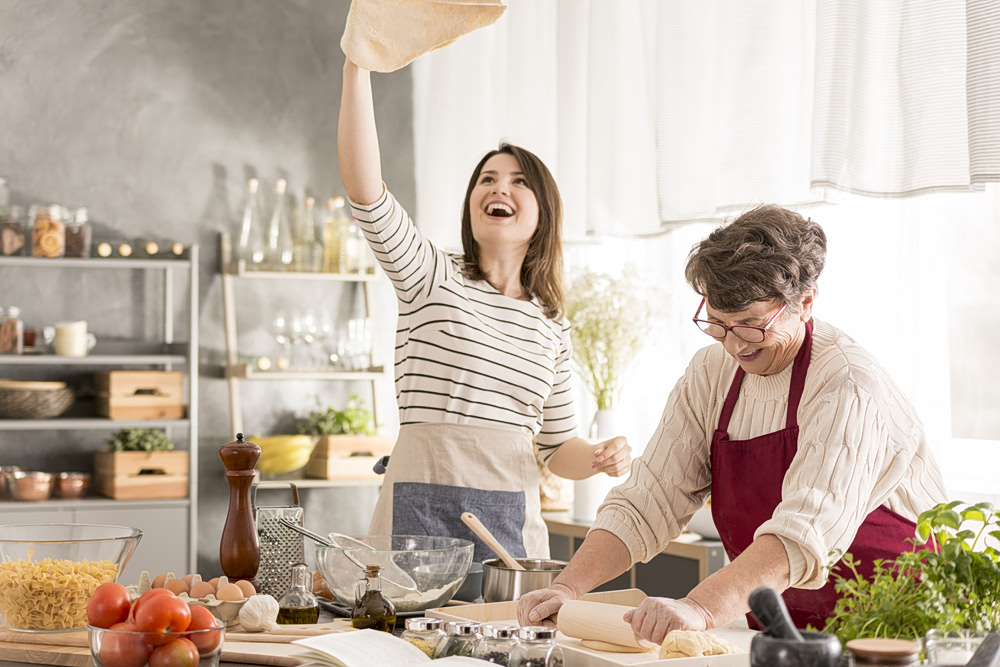 “Nonnamaxxing”: Oι Ιταλίδες γιαγιάδες μας διδάσκουν το μυστικό της μακροζωίας
