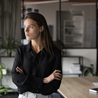 Νιώθετε έντονο άγχος γύρω από κάποιους ανθρώπους – 10 πιθανοί λόγοι