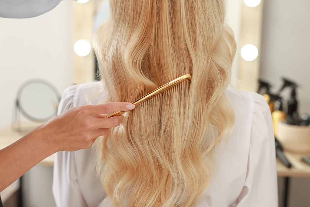 Μετά το butter yellow στα νύχια τώρα είναι τάση και το butter blonde