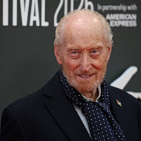 Ο Τσαρλς Νταν μπαίνει στον κόσμο του Batman