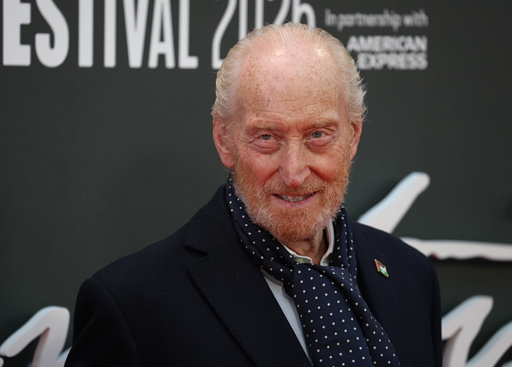 Ο Τσαρλς Νταν μπαίνει στον κόσμο του Batman