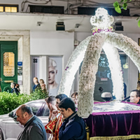 Μεγάλη  Παρασκευή: Γιατί περνάμε κάτω από τον Επιτάφιο;