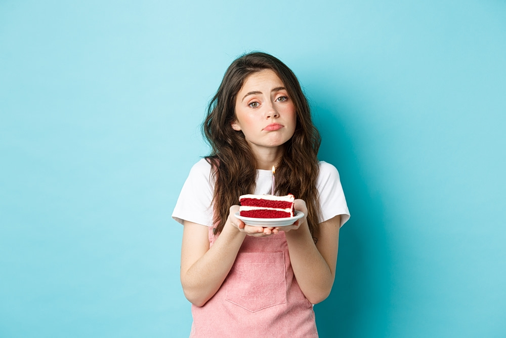 Γιατί μπορεί να αισθανόμαστε θλίψη στα γενέθλιά μας;