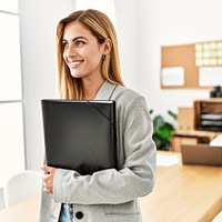 Κακή στάση σώματος; 3 απλές ασκήσεις που γίνονται ακόμα & στο γραφείο