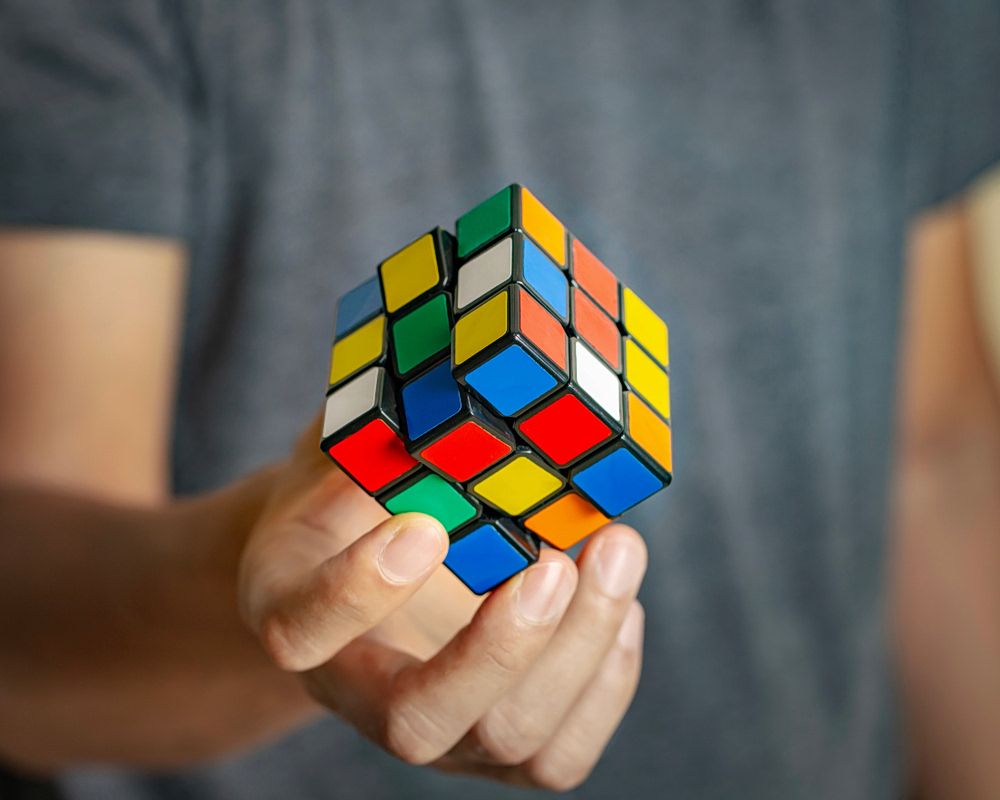 Speed-cubing: Τι είναι και τι δείχνει για τον ανθρώπινο εγκέφαλο;