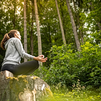 Η απλή συνήθεια που μειώνει τη μοναξιά – και δεν έχει καμία σχέση με την κοινωνικότητα
