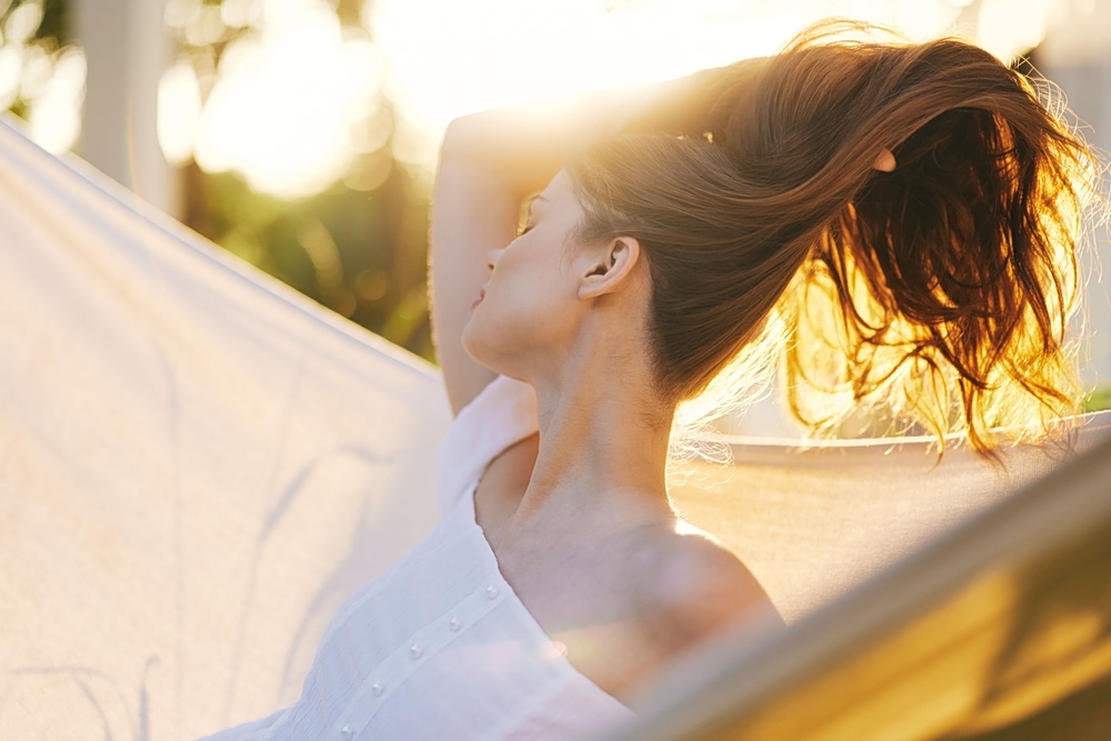 Mood boosters: Φυσικοί τρόποι να «ξεγελάσετε» τον εγκέφαλό σας