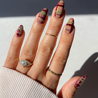 Το nail trend που κάθε it girl θα υιοθετήσει φέτος την άνοιξη