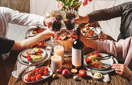 Φάγατε πολύ; Πώς να ανακάμψετε μετά από ένα χορταστικό γιορτινό τραπέζι;