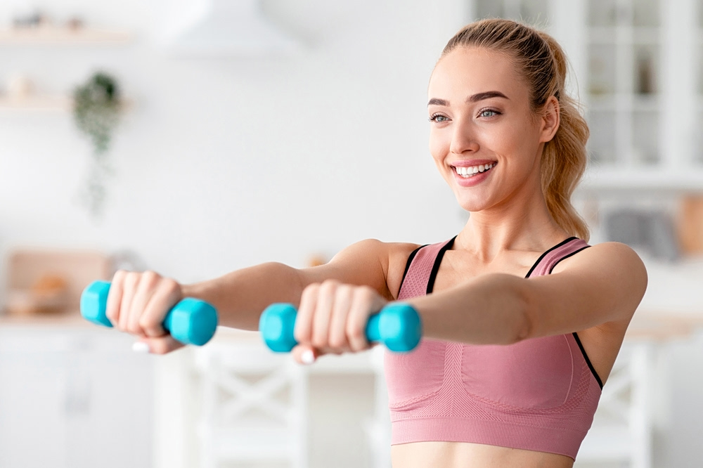 «Pilates arms»: Η απλή άσκηση που υπόσχεται γραμμωμένα χέρια