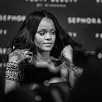 Lavender eye makeup: Η τάση που έκανε viral η Rihanna