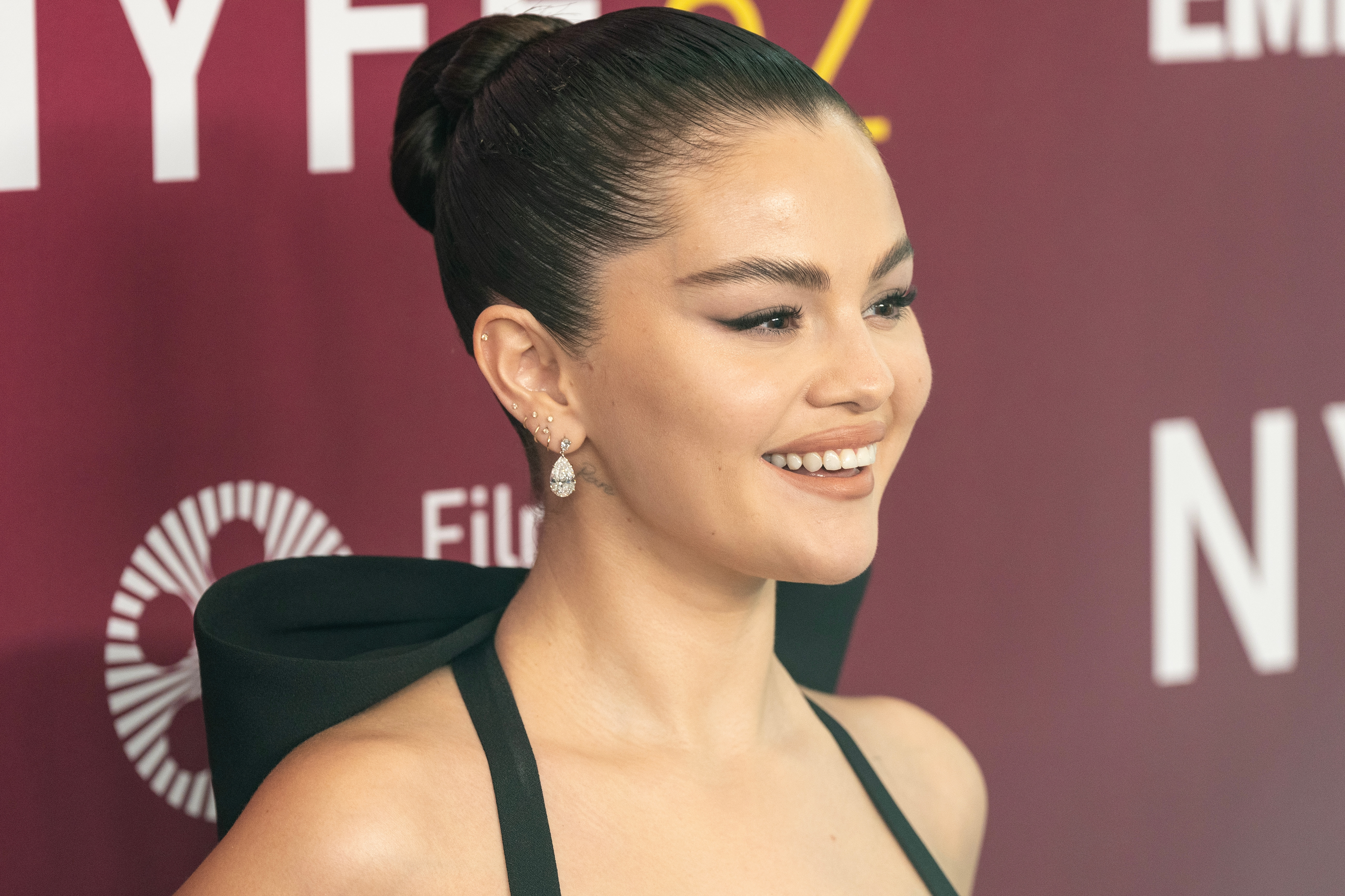 Selena Gomez: Μας έδειξε το πιο καλοκαιρινό, μπρονζέ μακιγιάζ