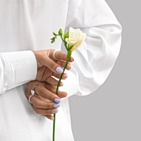 Αυτή είναι η τάση στα νύχια που θα βάλει στην άκρη τα παστέλ χρώματα