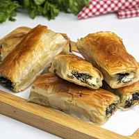 Σπανακοπιτάκια με σαλάτα ντομάτας
