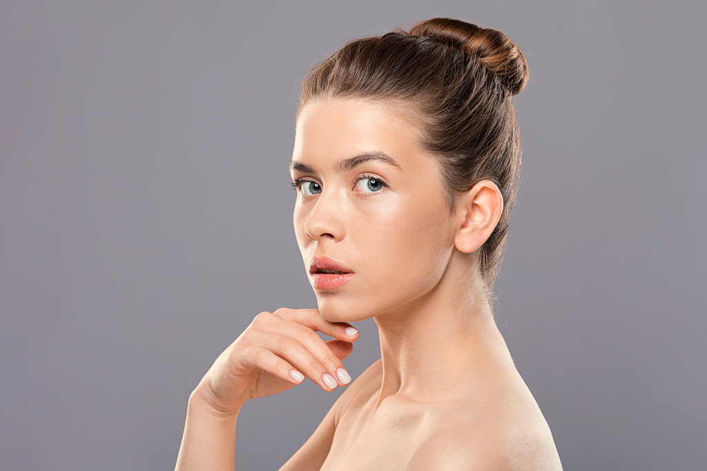 Το makeup trick για να καλύψετε ένα σπυράκι