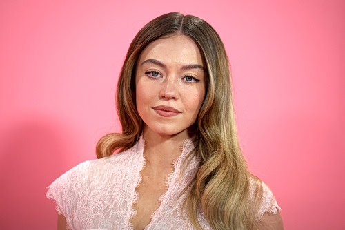 Σίντνεϊ Σουίνι: Γιατί την έκοψαν από την ταινία Ο Διάβολος Φοράει Prada 2