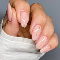 Η nail artist της Sabrina Carpenter μοιράστηκε τις 3 top τάσεις στα νύχια για τη φετινή άνοιξη