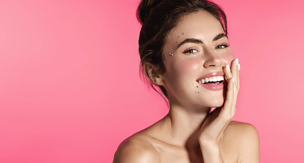 Watercolor makeup: Η τάση στο μακιγιάζ που θα βλέπουμε παντού