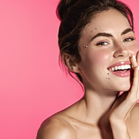 Watercolor makeup: Η τάση στο μακιγιάζ που θα βλέπουμε παντού