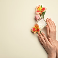 Τα χρώματα νυχιών του Απριλίου που θα σας φτιάξουν τη διάθεση