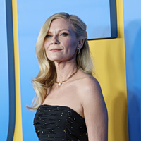 Χωρίστρα στο πλάι: 5 hair looks των stars που είναι έμπνευση